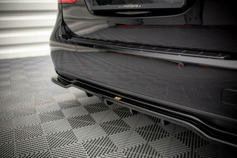 Central Rear Splitter (with vertical bars) Mercedes-Benz B W246 Facelift
