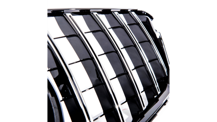 Glanzend zwarte grill met chromen accenten passend voor Mercedes C-Klasse W204, S204 en C204 model 2007 - 2015