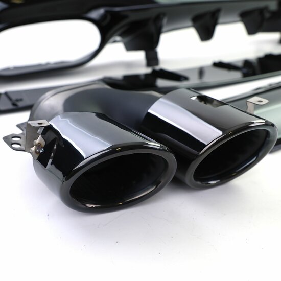 Glanzend zwarte diffuser met zwarte sierstukken passend voor Mercedes CLA C118 en X118 met AMG-line bumper