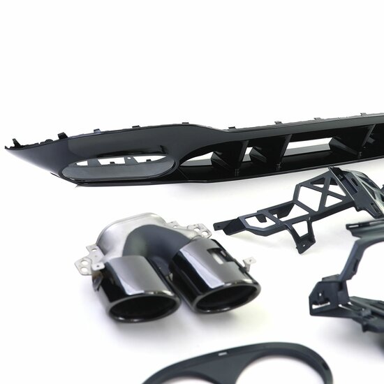 Diffuser glanzend zwart inclusief vier uitlaten sierstukken passend voor Mercedes A-Klasse W177 hatchback met AMG-line achterbumper