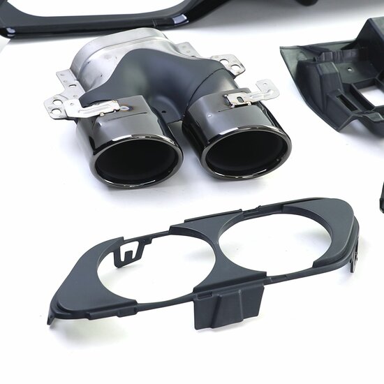 Sport diffuser met zwarte sierstukken vier uitlaten passend voor Mercedes E-Klasse W213 model vanaf 2016 - 2020 met AMG-line achterbumper